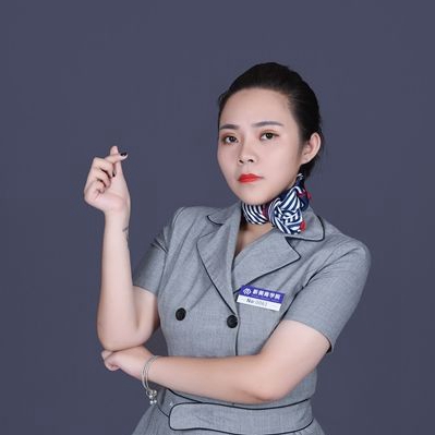 张蓉菲 — 高级化妆师  来自重庆